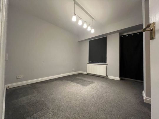 Price £700 pcm - Available Now - Unfurnished - Photo 1