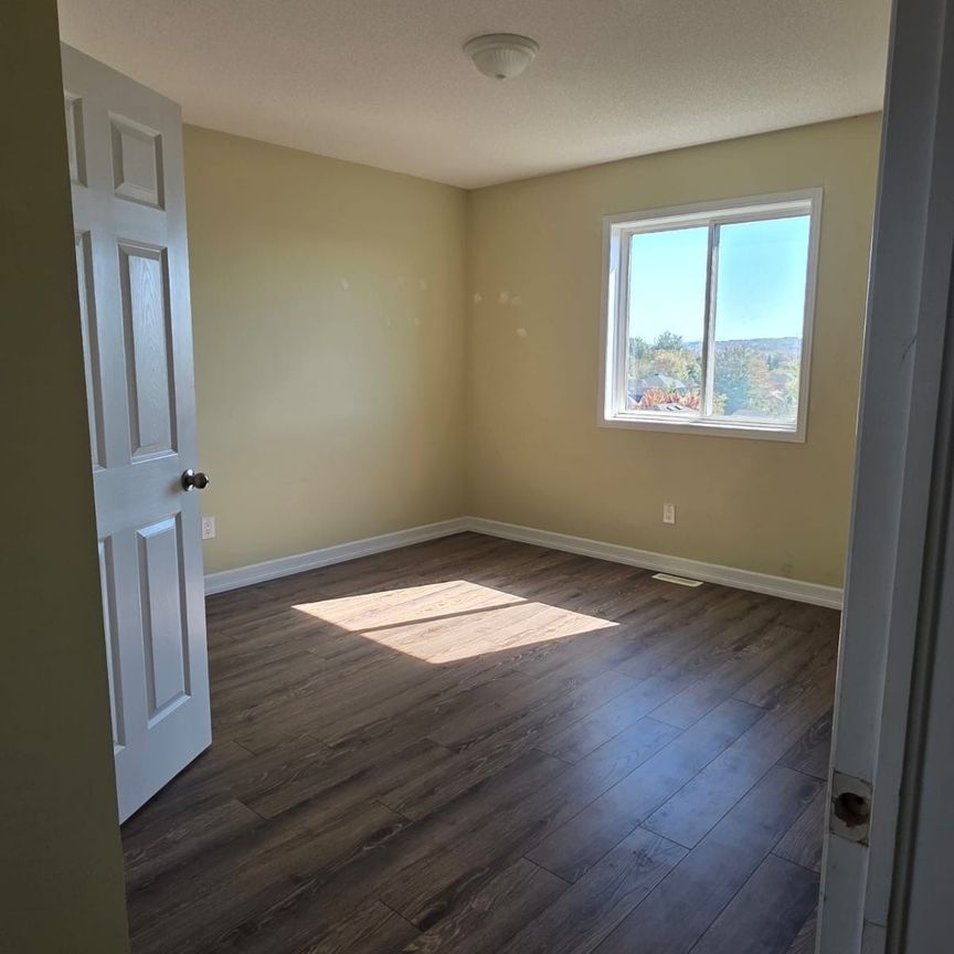 For Lease - 329 Edgehill Drive Unit# Upper, Barrie, Ontario - Photo 1