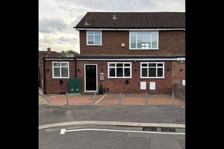 3 Bed Semi-Detached House, London, N13 - Photo 4