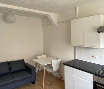 Student Properties to Let - Photo 2