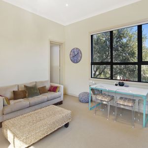 Cosy and Modern One Bedroom Apartment - Unfurnished - Photo 2