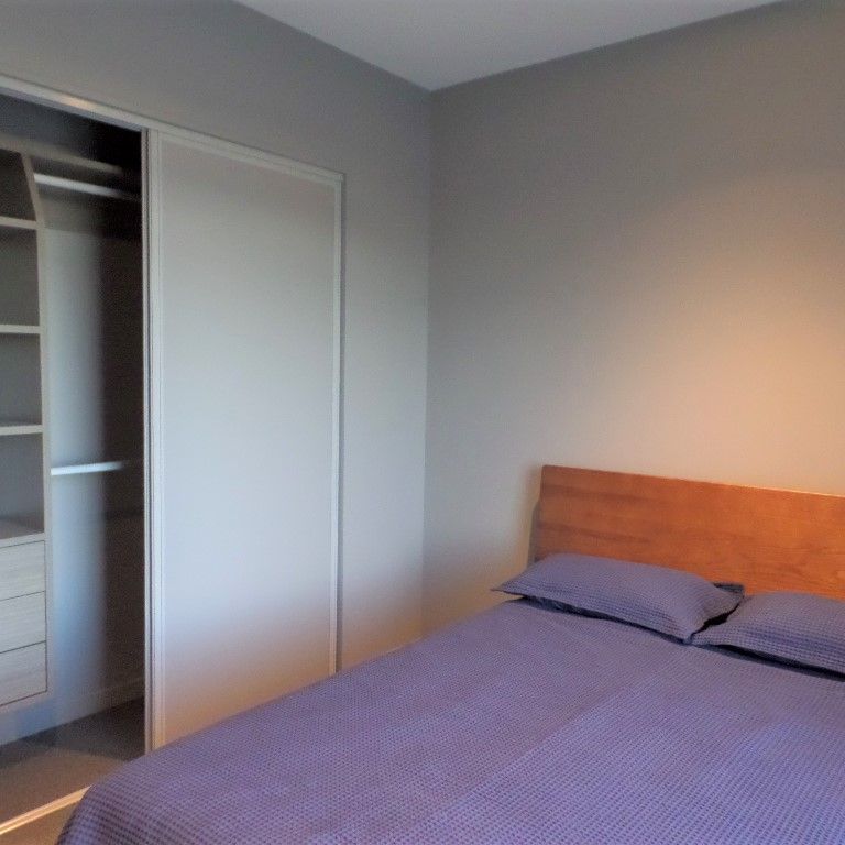 Stylish two bedroom townhouse in the Verdeco Park subdivision. - Photo 1