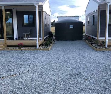 Land lease with a self-contained off-grid house - Photo 3