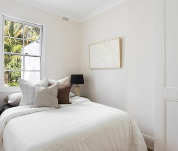 Charming Home in a Quiet, Leafy Cul-de-Sac - Photo 4
