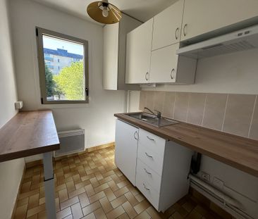 Reims BEAU TYPE 2 AVEC BALCON - Photo 3