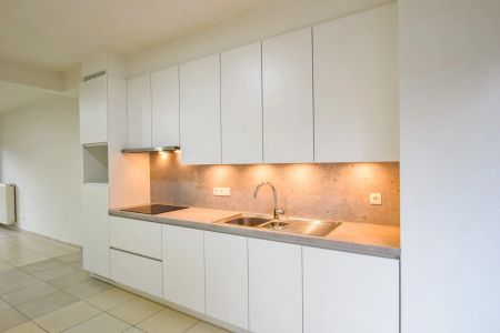 Gelijkvloersappartement met 2 slaapkamers (71 m²) met ruim terras (40 m²) en parkeerplaats te Nieuwpoort. - Photo 5