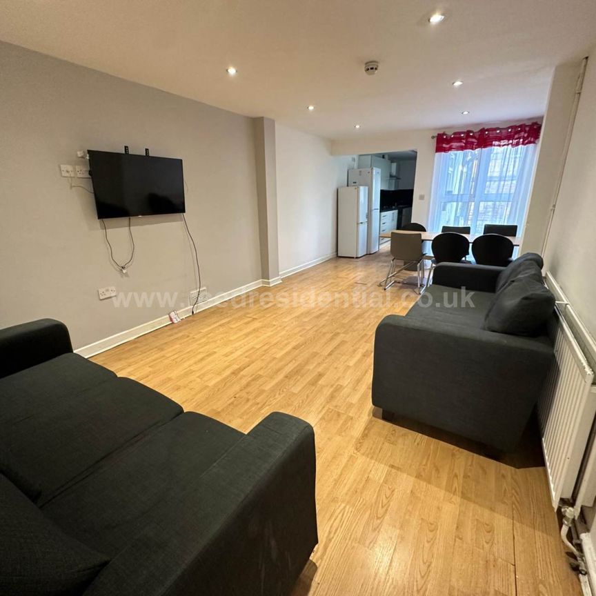 Frederick Grove, Lenton - Photo 1