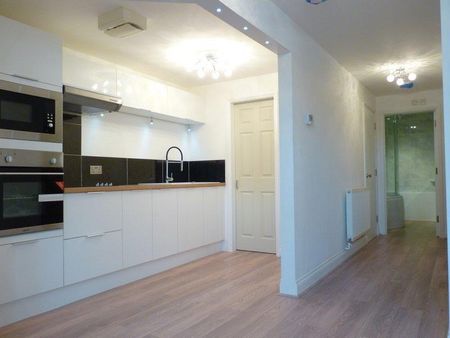 2 bedroom flat to rent - Photo 2