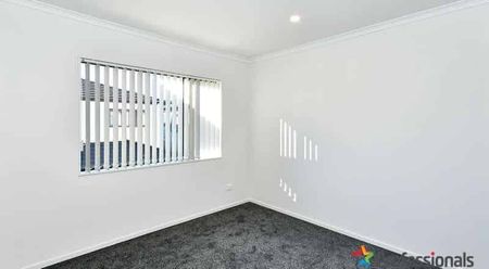 MANGERE NEAR NEW TOWNHOUSE AVAILABLE MID JANUARY 2026 - 3 BEDROOMS MODERN & SPACIOUS LIVING - Photo 3