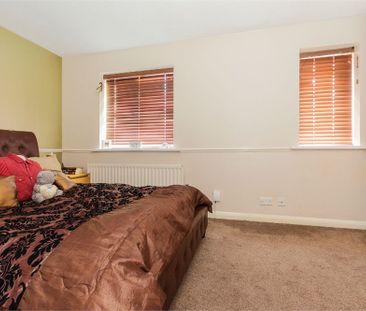 3 bed terraced house to rent in Littlebrook Avenue, Burnham, SL2 - Photo 4