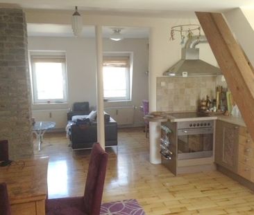Luftig möblierte Maisonette im französischen Stil mit Dachterrasse - Photo 1