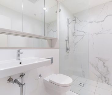 Bright & Stylish One Bedroom Unit - Photo 3