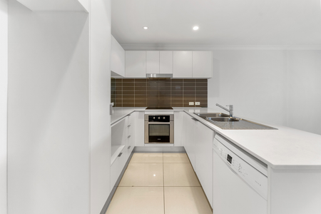 Huge, Contemporary Duplex Style 4 Beds Townhome. Walk to the Beautiful Lakewood Avenue Park! - Photo 5