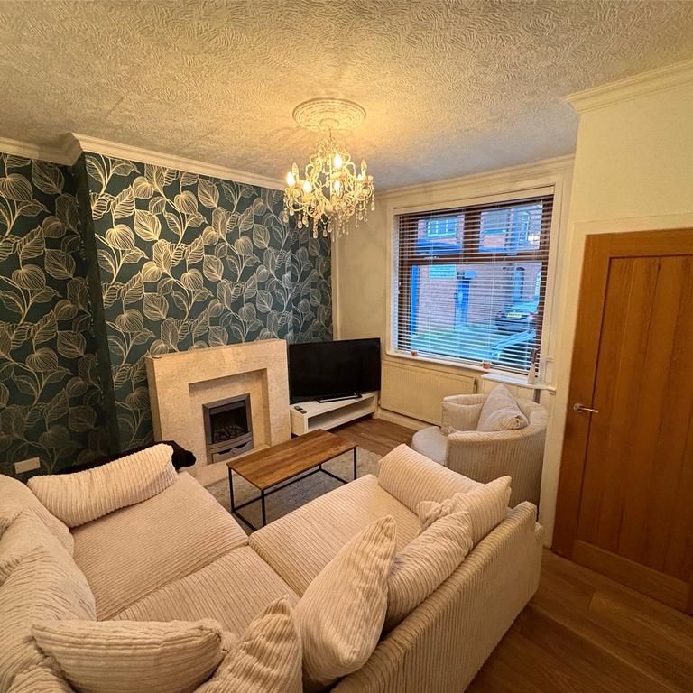 2 bedroom end of terrace house to rent - Photo 1