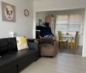 Spacious & Convenient 2-Bedroom Villa with Double Garage, Close to ... - Photo 1
