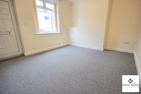 2 Bedroom House - End Terrace To Let - Photo 4