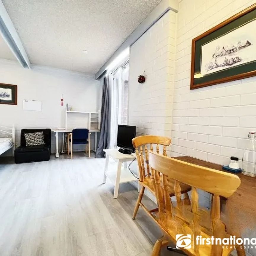 Furnished 1-Bedroom Apartment in North Melbourne - Photo 1