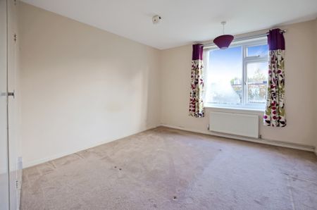 A ground floor two bedroom apartment with off street parking, garage and communal gardens, ideally located close to the Cambridge science park, Cambridge North train station and access to the A14. - Photo 5