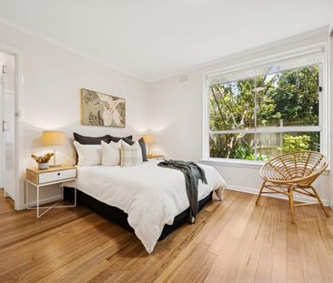 Bright & Spacious Rear Unit with Brand New Split System Comfort - Photo 5