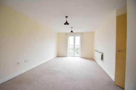 2 bedroom ground floor flat to rent - Photo 3
