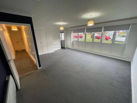 3 bedroom flat to rent - Photo 2