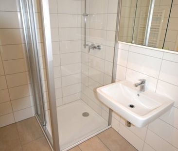 Kompakte, helle 2 Zimmer Wohnung mit Einbauküche und 2 Balkonen - Foto 2