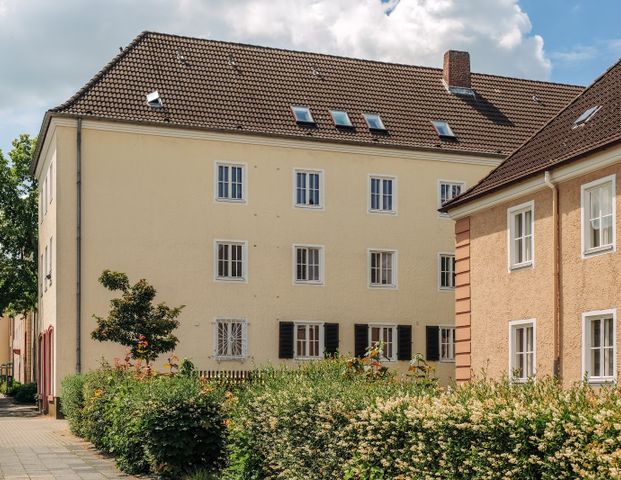 Zentrale 3-Zimmer-Wohnung sucht Nachmieter! // 2.OG links - Photo 1