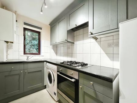 1 bed terraced house to rent in Langtons Meadow, Farnham Common, SL2 - Photo 2