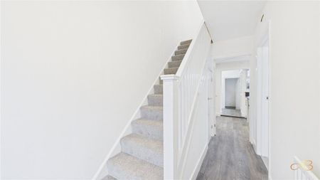 2 bedroom end of terrace house to rent - Photo 4