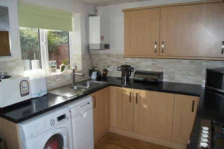 3 bedroom semi-detached house to rent - Photo 4