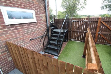 2 bedroom flat to rent - Photo 3