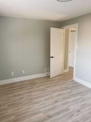 For Lease - 58 Erinlea Crescent Unit# Main, Toronto, Ontario - Photo 3