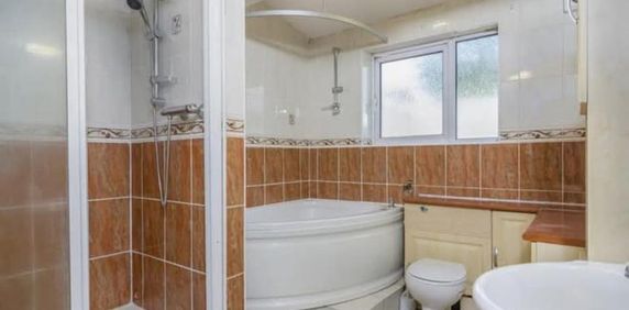 6 bedroom semi-detached house to rent - Photo 2