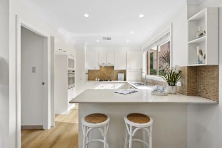 Townhouse living with alfresco appeal - Garden maintenance included - Photo 3