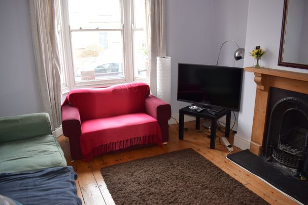 Double Room- Walk to Southmead Hospital - Photo 1