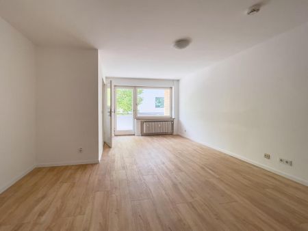 Balkon auf 1 Zimmer Apartment - Kürzlich Renoviert - Photo 4