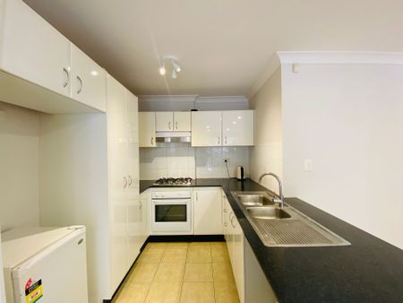 Modern Apartment In Ultra Convenient Location - Photo 3