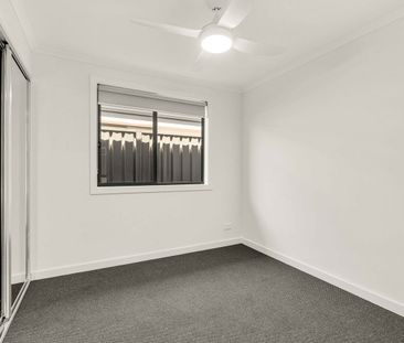 Welcome to your new home in the sought-after Munno Para Downs neigh... - Photo 4