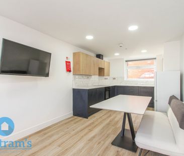 4 bed Apartment for Rent - Photo 3