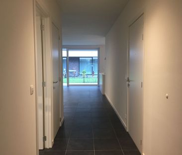 Gelijkvloers appartement met 2 slpk, terras en autostaanplaats - Foto 3