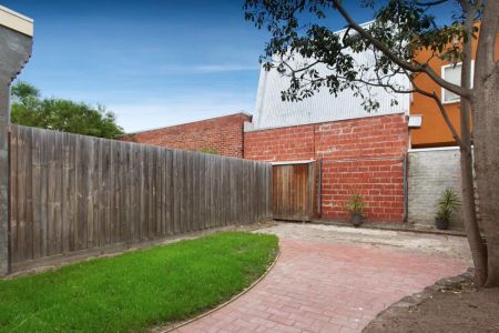 Character, Courtyards & City Buzz – All in One Richmond Package! - Photo 4