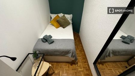 madrid, Community of Madrid 28012 - Photo 3