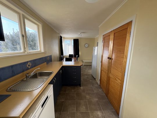 Tidy 3-Bedroom Home with Great Indoor-Outdoor Flow - Ngongotaha - Photo 1