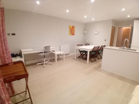 3 bedroom end of terrace house to rent - Photo 3