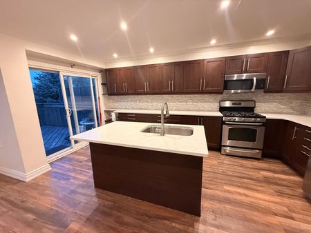 For Lease - 21 Fernbank Place, Whitby, Ontario - Photo 3