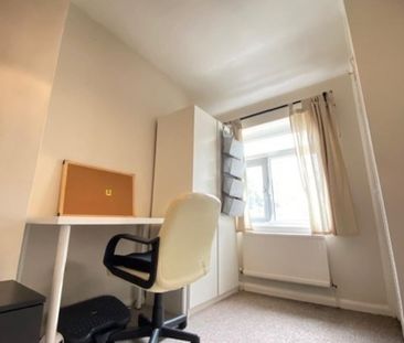 4 bedroom terraced house to rent - Photo 4