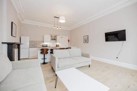 4 bedroom flat to rent - Photo 2