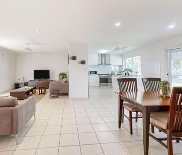 Solid family home with extras - Furnished or UNfurnished - Photo 1