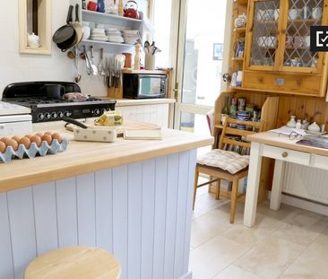 Room in a shared 5-bedroom flat for rent in Rathfarnham - Photo 3