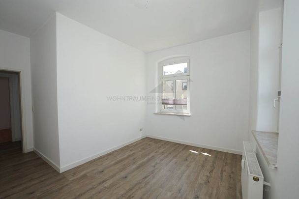 3-Raum-EG-Wohnung mit Pkw-Stellplatz und Tageslichtbad - Photo 1